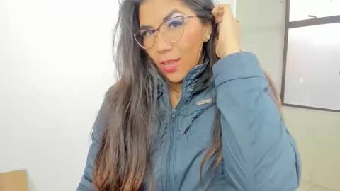 Snapshot of luna_dumont chatting on 05-21-26, 11:17 luna online show from 05-21-26, 11:17