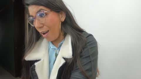 Snapshot of luna_dumont chatting on 06-12-26, 11:31 luna online show from 06-12-26, 11:31