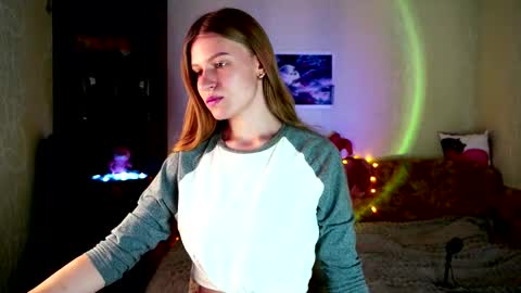 luna_evan online show from 11-18-25, 07:57