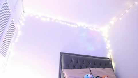 Snapshot of luna_fioree chatting on 05-10-26, 04:17 Luna Fioree online show from 05-10-26, 04:17
