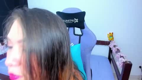 Luna Gomez online show from 10-18-25, 05:10