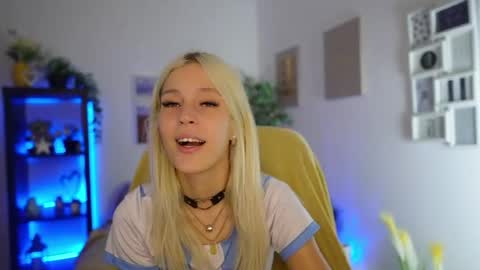 luna_grace18 online show from 08-03-26, 04:55