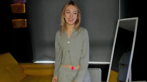 Snapshot of luna_helles chatting on 02-07-26, 08:07 Elizabeth online show from 02-07-26, 08:07