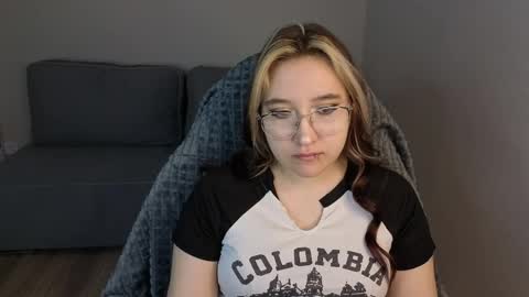 Snapshot of luna_host chatting on 04-02-26, 01:36 Luna Host online show from 04-02-26, 01:36