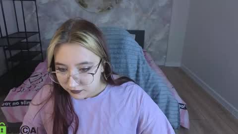 Snapshot of luna_host chatting on 04-14-26, 01:44 Luna Host online show from 04-14-26, 01:44