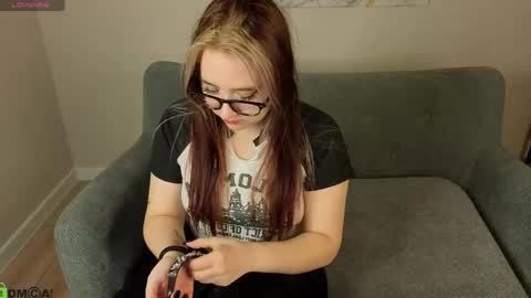 Snapshot of luna_host chatting on 04-21-26, 01:42 Luna Host online show from 04-21-26, 01:42