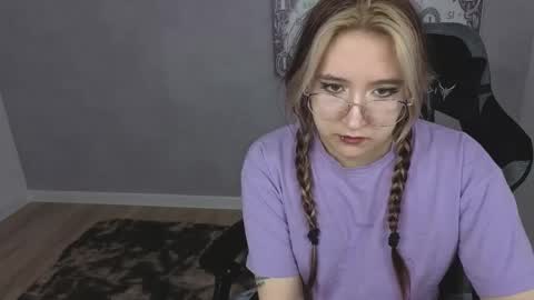 Snapshot of luna_host chatting on 04-26-26, 03:15 Luna Host online show from 04-26-26, 03:15