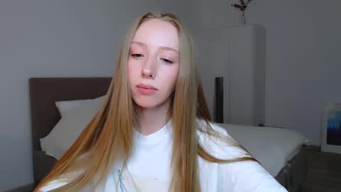 Luna online show from 02-12-25, 10:59