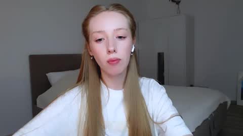 Luna online show from 03-08-25, 01:28