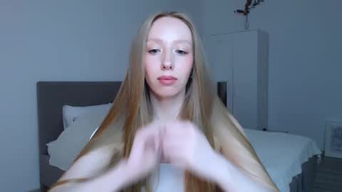 Luna online show from 09-15-25, 07:03