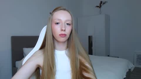 Luna online show from 09-22-25, 09:28