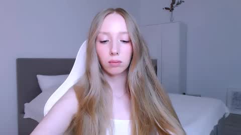 Luna online show from 11-12-25, 09:03