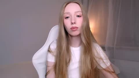 Snapshot of luna_insanity chatting on 05-17-26, 10:06 Luna online show from 05-17-26, 10:06