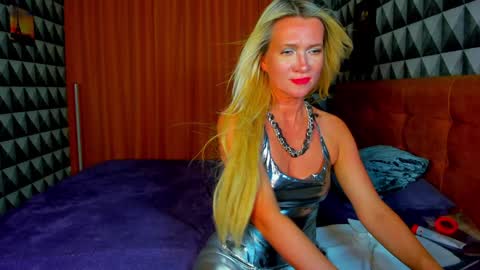 luna_lew1s online show from 01-22-25, 11:56