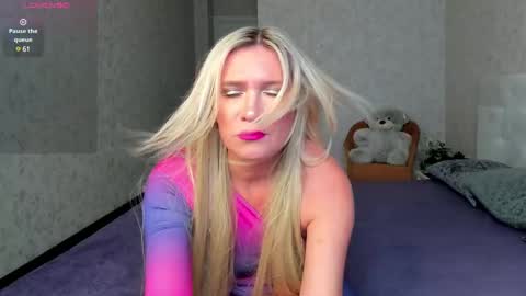 luna_lew1s online show from 03-05-25, 08:21