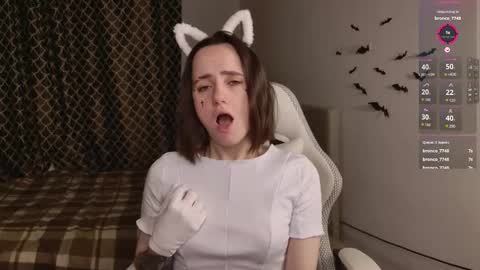 luna_loveeee online show from 10-31-25, 04:24