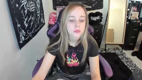 Luna online show from 12-19-25, 06:15