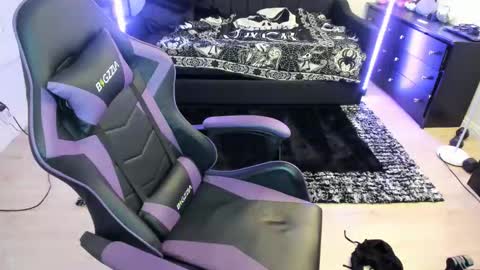 Luna online show from 04-07-26, 06:03