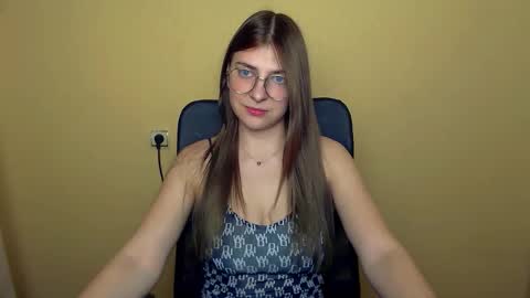 Luna online show from 11-12-25, 04:07