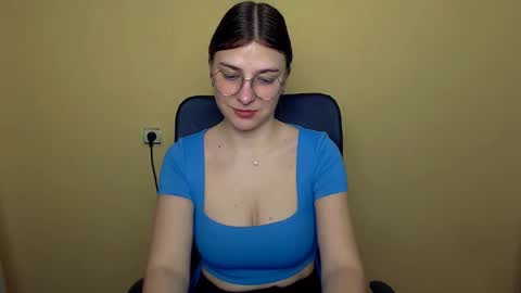 Luna online show from 12-19-25, 10:11