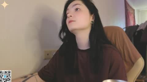 Snapshot of luna_moon13 chatting on 05-27-26, 04:31 Luna online show from 05-27-26, 04:31