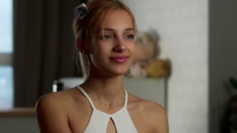 Snapshot of luna_moonie chatting on 07-30-26, 01:59 Mia online show from 07-30-26, 01:59