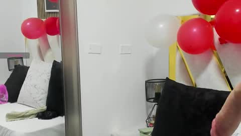 luna_naughty1 online show from 02-16-26, 07:10