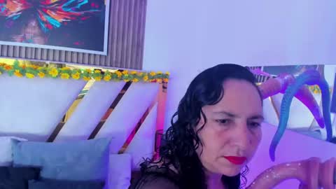 luna_naughty1 online show from 06-10-26, 09:19