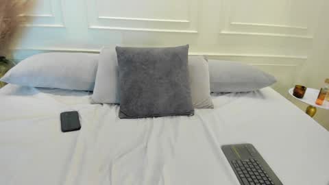 Snapshot of luna_noirxx chatting on 04-28-26, 02:27 Luna online show from 04-28-26, 02:27