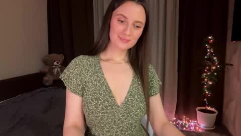 luna_raee online show from 12-18-25, 08:37