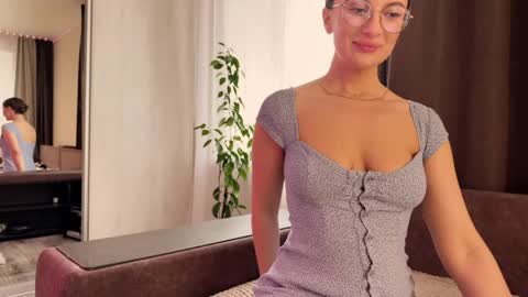 luna_raee online show from 04-24-26, 08:06