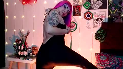 MISS LUNA  online show from 01-05-25, 04:04