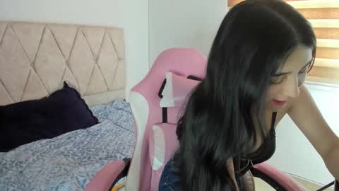 Snapshot of luna_roussee chatting on 10-15-25, 06:52 luna_roussee online show from 10-15-25, 06:52