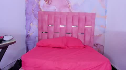 Snapshot of luna_sweeett_ chatting on 01-21-25, 12:18 Luna online show from 01-21-25, 12:18