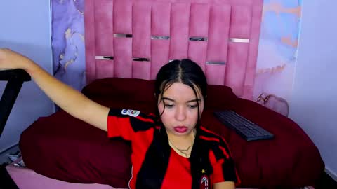 Snapshot of luna_sweeett_ chatting on 01-25-25, 03:30 Luna online show from 01-25-25, 03:30