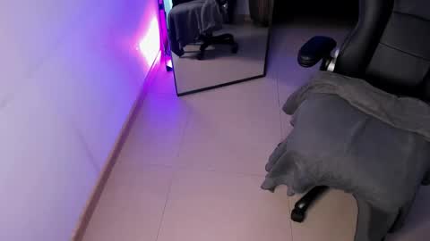 Snapshot of luna_tagliaferri chatting on 04-25-26, 09:01 Luna online show from 04-25-26, 09:01