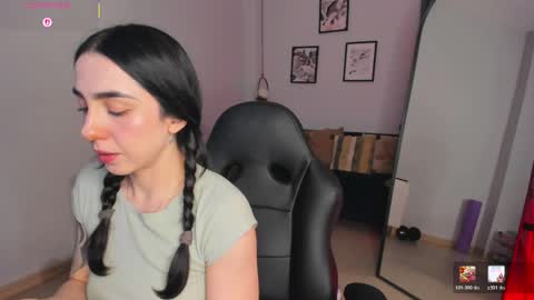 Snapshot of luna_tagliaferri chatting on 05-19-26, 09:21 Luna online show from 05-19-26, 09:21