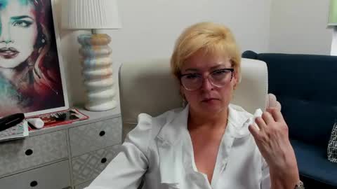 L u n a online show from 04-23-26, 12:40