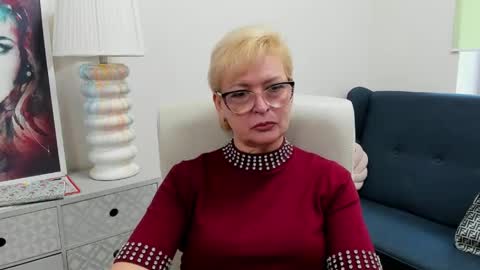 L u n a online show from 05-13-26, 06:55