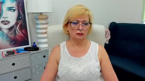 L u n a online show from 06-20-26, 06:38