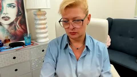 L u n a online show from 07-18-26, 06:39