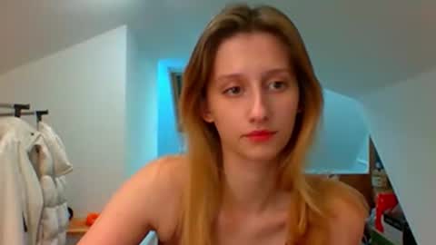 L U N A  online show from 12-18-24, 05:52