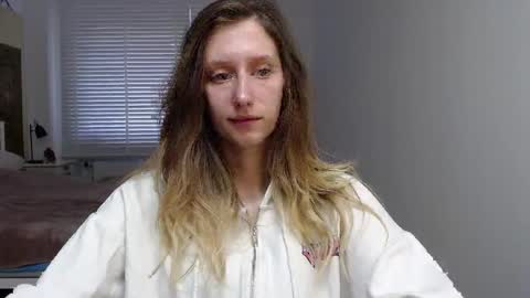 L U N A  online show from 10-06-25, 05:27