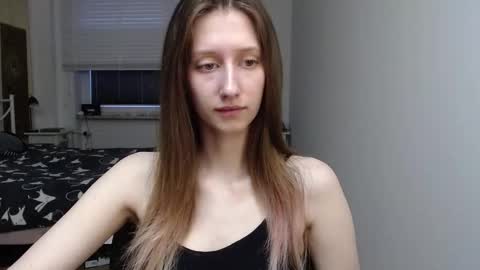 L U N A  online show from 02-10-26, 06:50