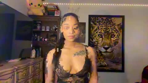 lunaa_11 online show from 01-24-25, 03:11