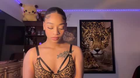 lunaa_11 online show from 02-20-25, 08:17