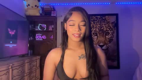 lunaa_11 online show from 09-15-25, 09:09