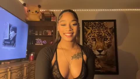 lunaa_11 online show from 11-17-25, 04:51