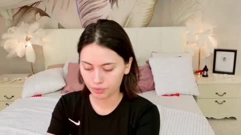 Luna online show from 03-29-26, 02:06