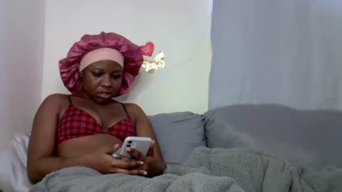 Snapshot of lunaafterdark24 chatting on 07-28-26, 07:26 pinky online show from 07-28-26, 07:26